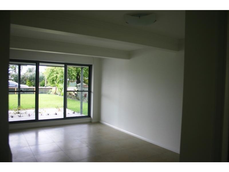 33 Elizabeth Dr, Vincentia NSW 2540