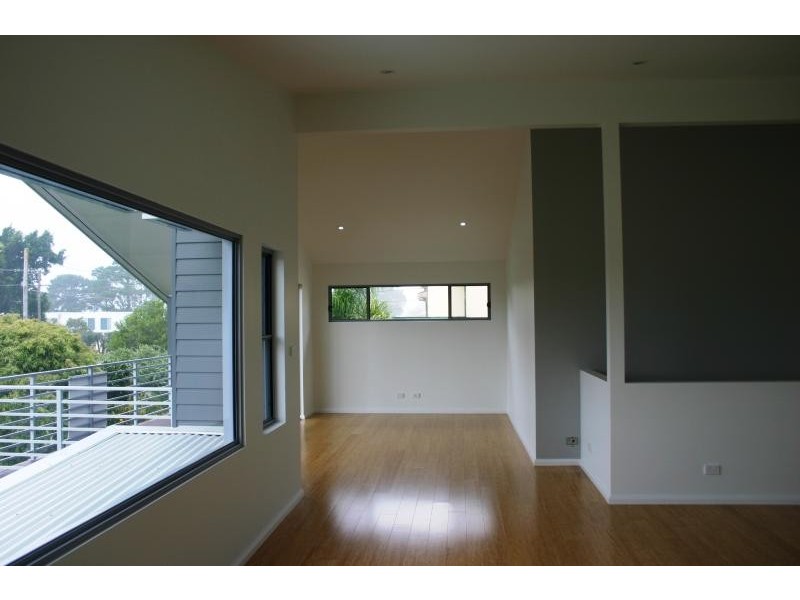 33 Elizabeth Dr, Vincentia NSW 2540