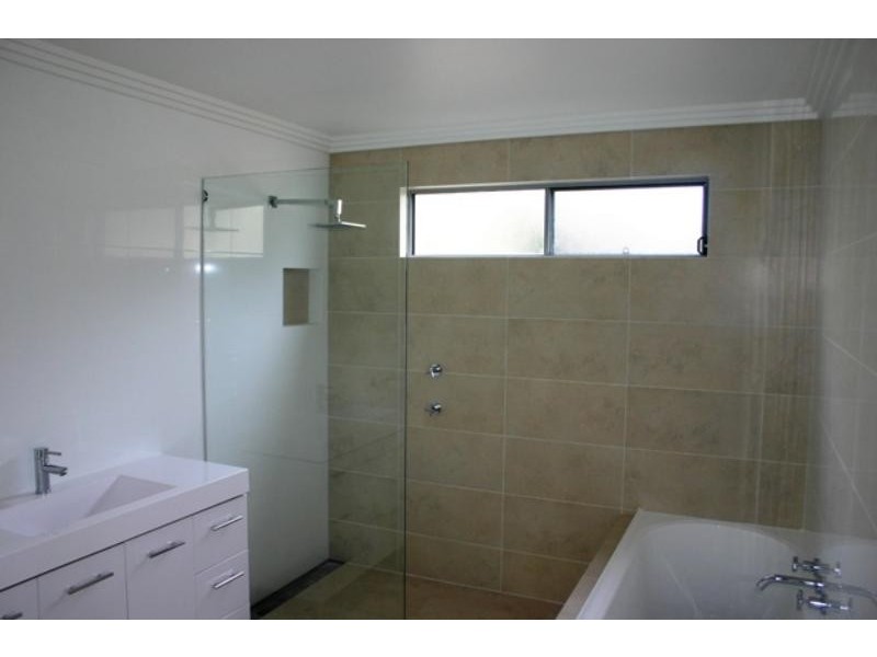 33 Elizabeth Dr, Vincentia NSW 2540