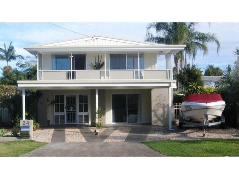 24 Donald Ave, Paradise Point QLD 4216