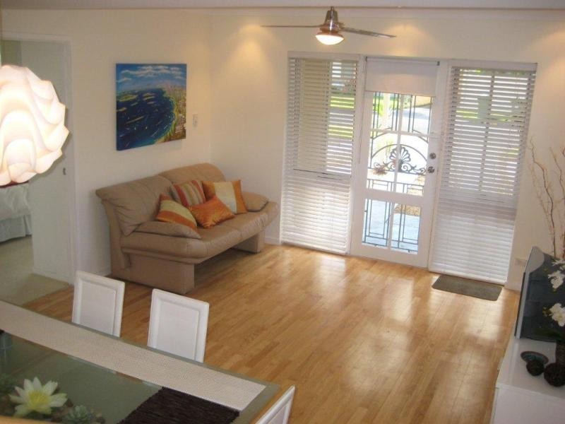 24 Donald Ave, Paradise Point QLD 4216