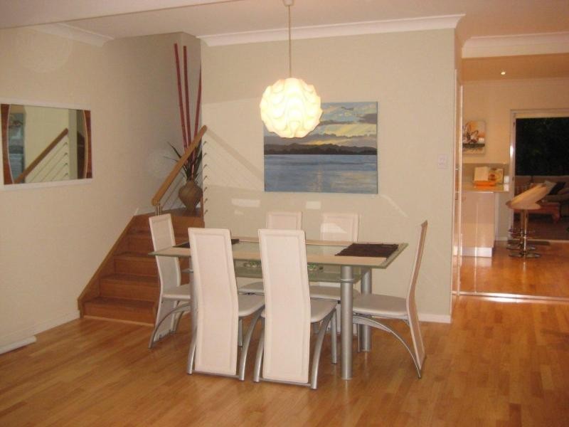 24 Donald Ave, Paradise Point QLD 4216