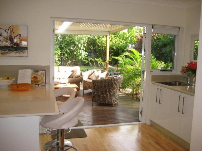 24 Donald Ave, Paradise Point QLD 4216
