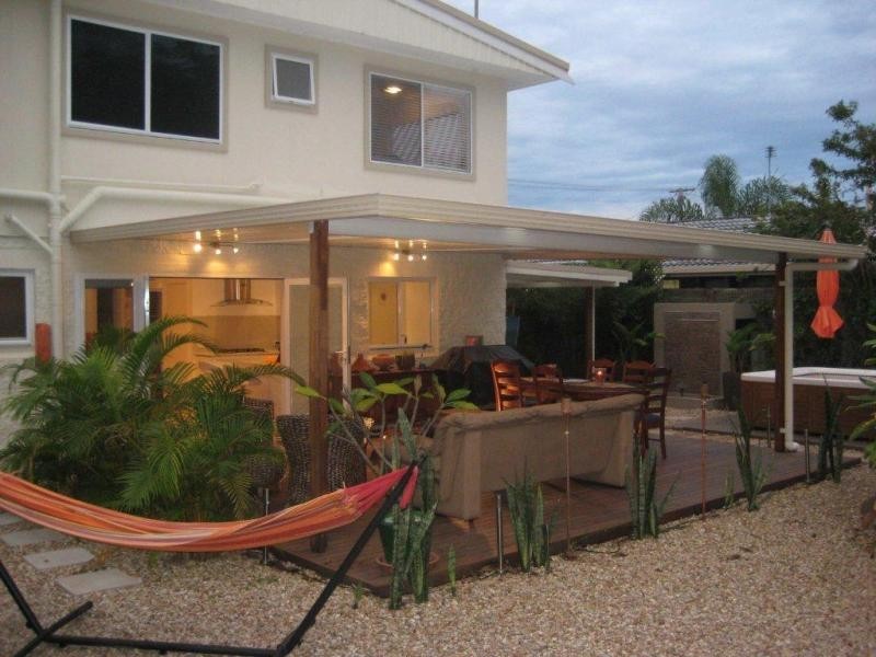 24 Donald Ave, Paradise Point QLD 4216