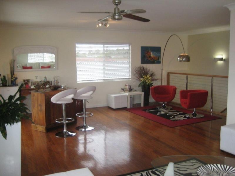 24 Donald Ave, Paradise Point QLD 4216