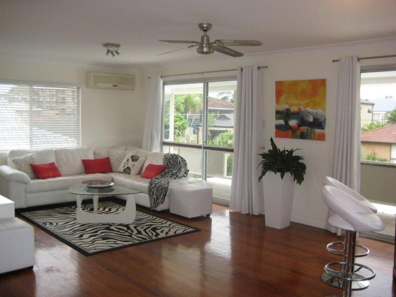 24 Donald Ave, Paradise Point QLD 4216