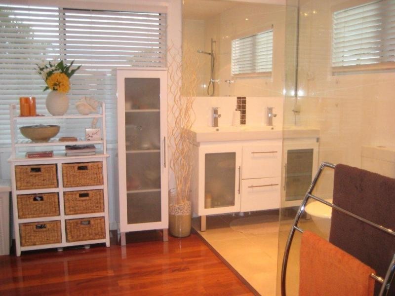 24 Donald Ave, Paradise Point QLD 4216