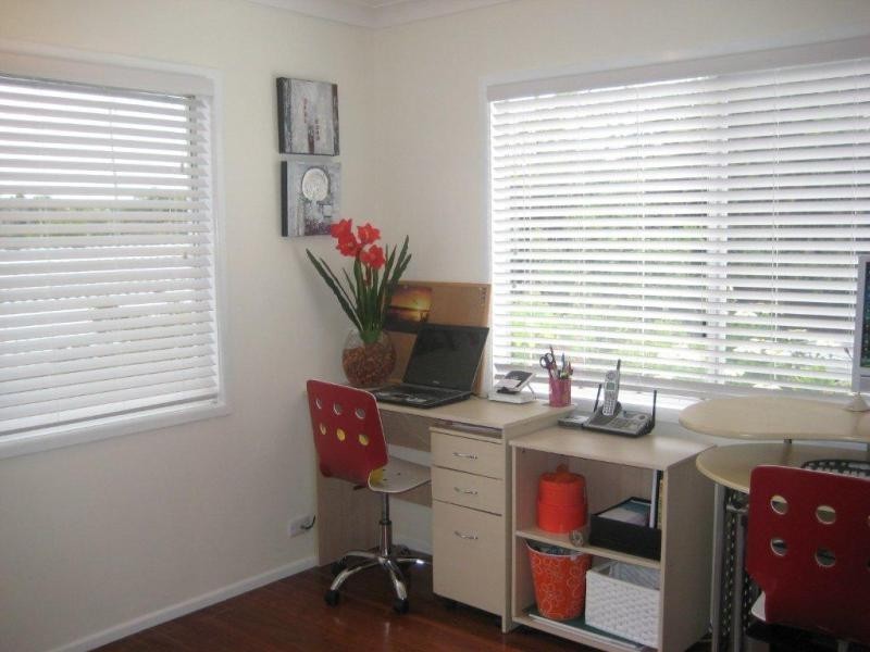24 Donald Ave, Paradise Point QLD 4216
