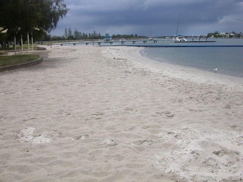 24 Donald Ave, Paradise Point QLD 4216