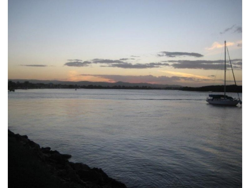 24 Donald Ave, Paradise Point QLD 4216