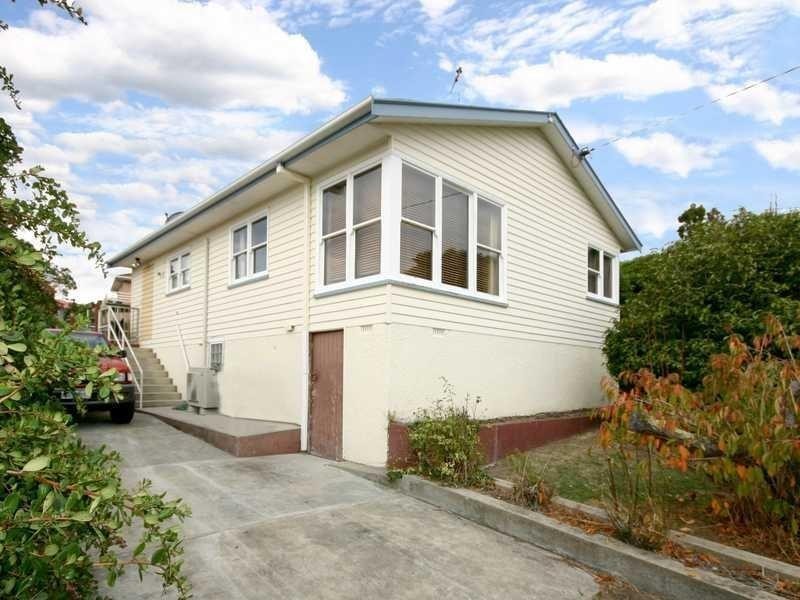 9 Russell Rd, Claremont TAS 7011