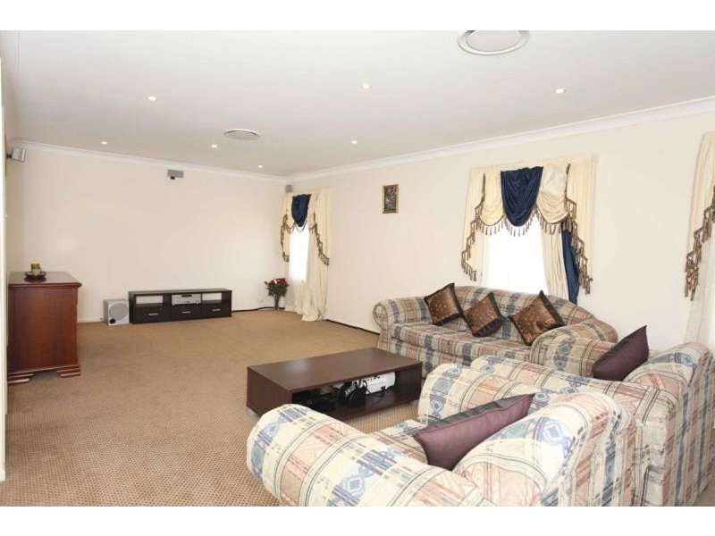 8 Minuet Ct, Glenwood NSW 2768