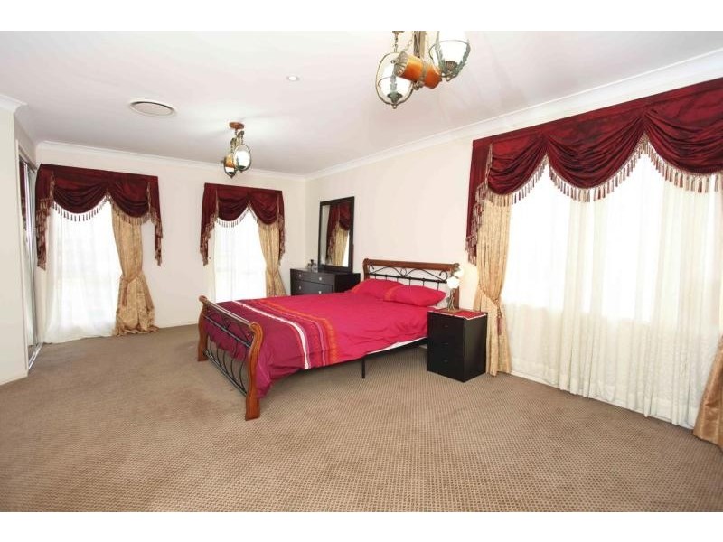 8 Minuet Ct, Glenwood NSW 2768