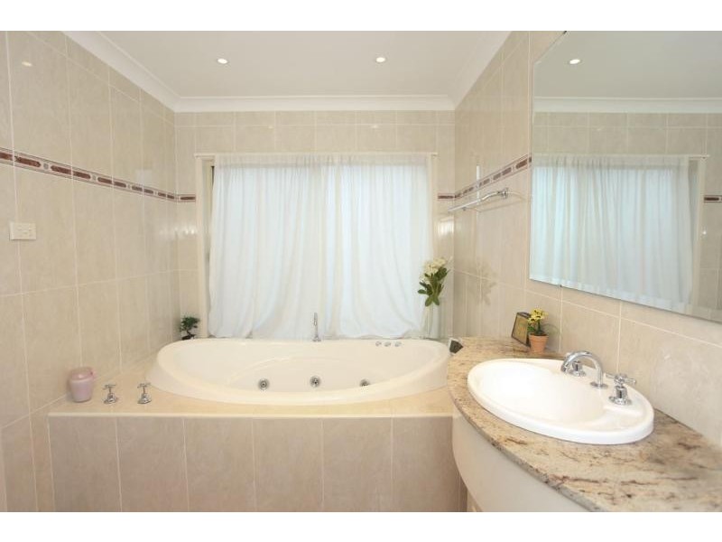 8 Minuet Ct, Glenwood NSW 2768