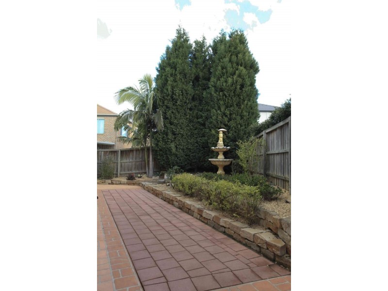 8 Minuet Ct, Glenwood NSW 2768