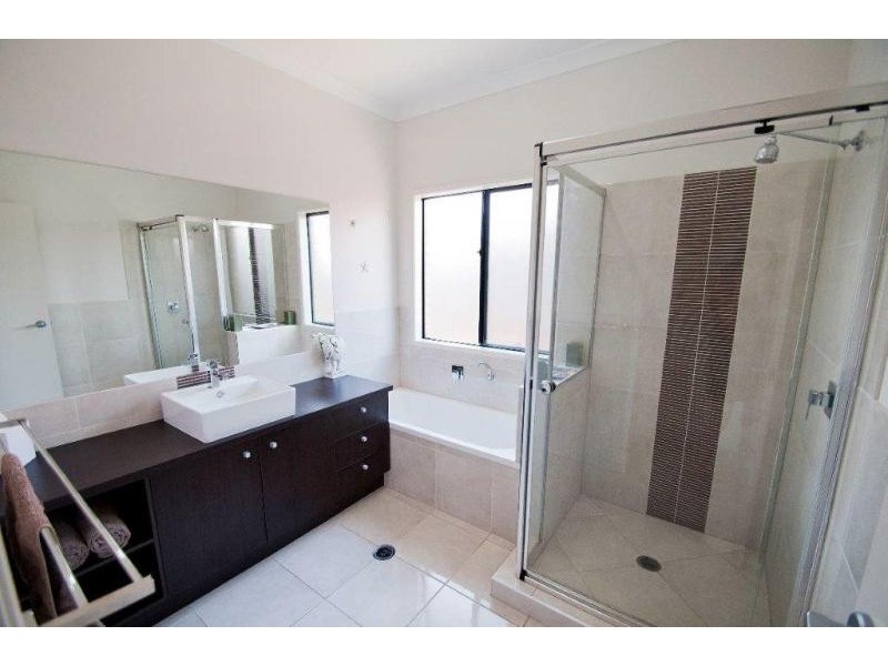 125 McGinn Rd, Ferny Grove QLD 4055