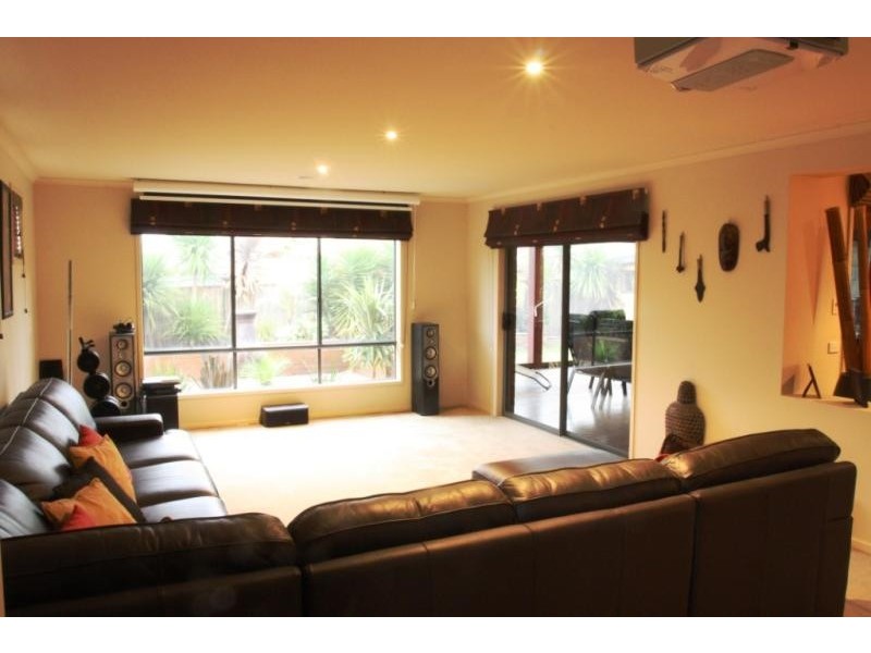 5 Castawellan St, Lyndhurst VIC 3975