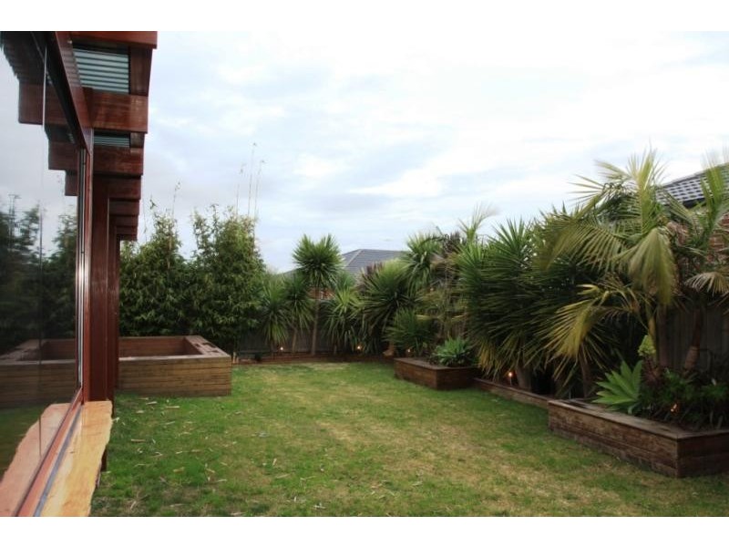 5 Castawellan St, Lyndhurst VIC 3975