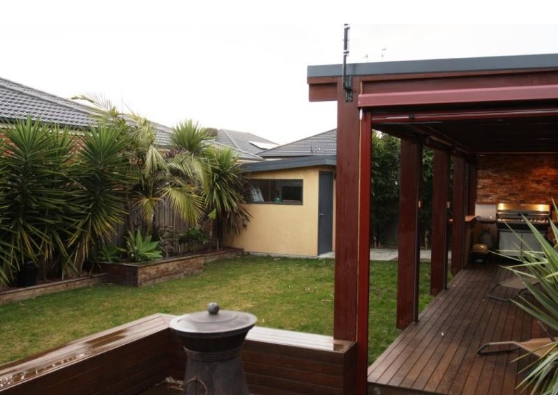 5 Castawellan St, Lyndhurst VIC 3975