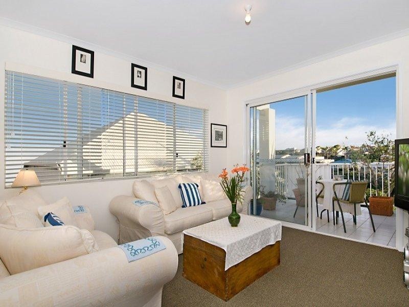 3/8 Sobraon  St, Sunrise Beach QLD 4567