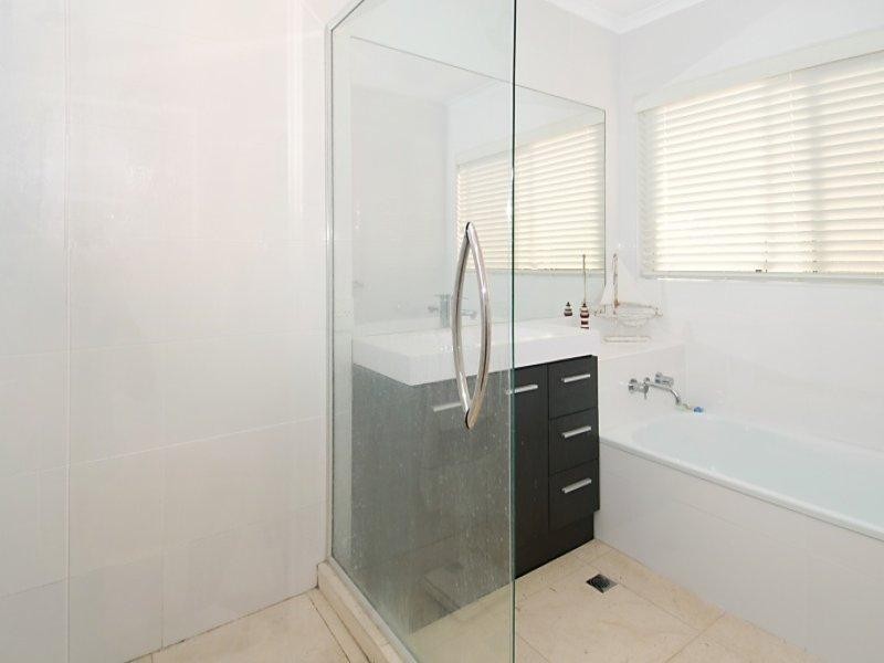 3/8 Sobraon  St, Sunrise Beach QLD 4567