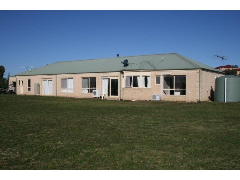 140 The Panorama -, Mickleham VIC 3064