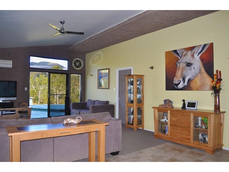 4 Hancock Rd, Alligator Creek QLD 4816