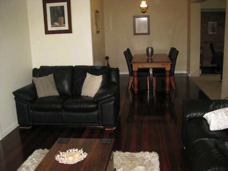 27 Latham St, Alfred Cove WA 6154