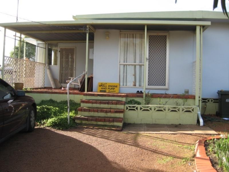 29 Seimons Ave, Corrigin WA 6375