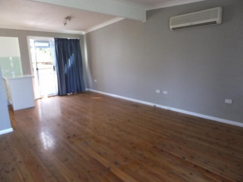 9 Windsor Rd, Berkeley Vale NSW 2261
