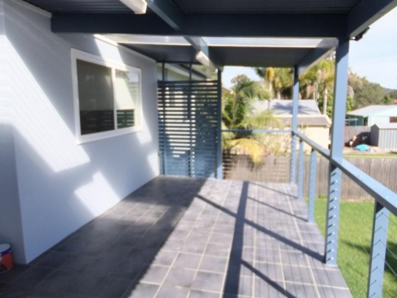 9 Windsor Rd, Berkeley Vale NSW 2261