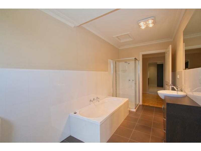 10 Davis Ave, Nhill VIC 3418