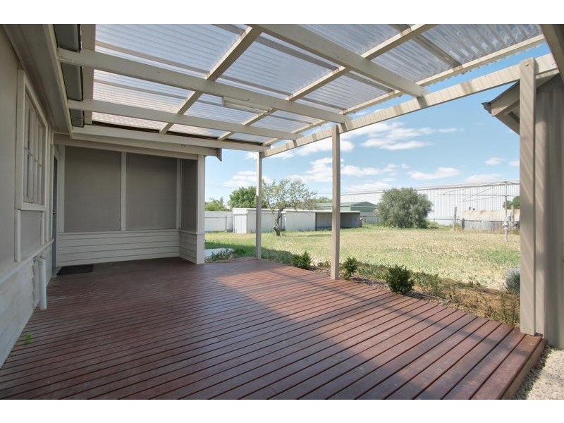 10 Davis Ave, Nhill VIC 3418
