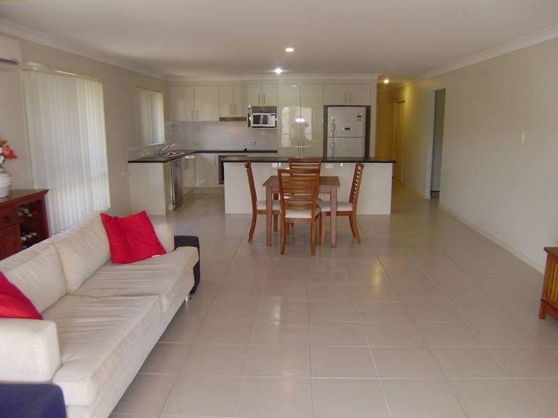4 Shallow Bay  Dr, Springfield Lakes QLD 4300