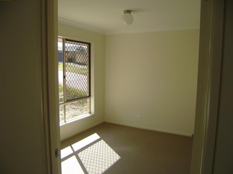 2 Dulcie  Cl, Springfield Lakes QLD 4300