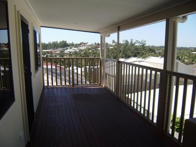 9 Emerald  Tce, Springfield Lakes QLD 4300