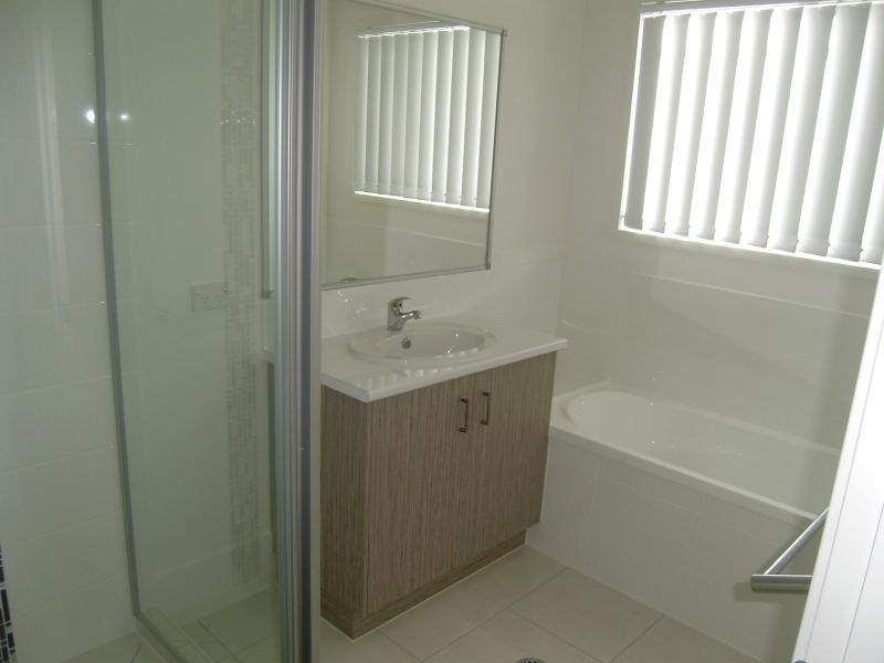 13  Ovals Tce, Springfield Lakes QLD 4300