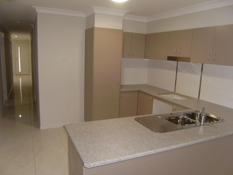 40 Lindeman  St, Springfield Lakes QLD 4300