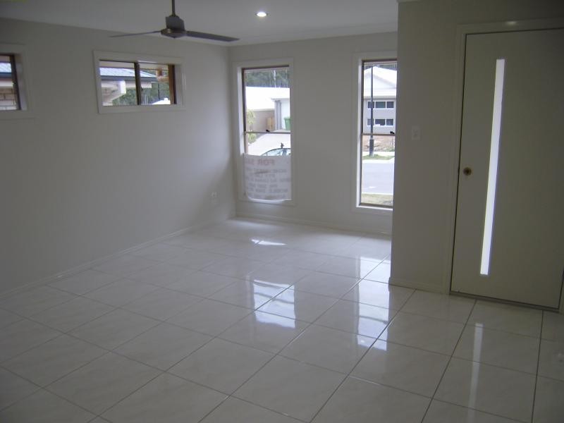 40 Lindeman  St, Springfield Lakes QLD 4300