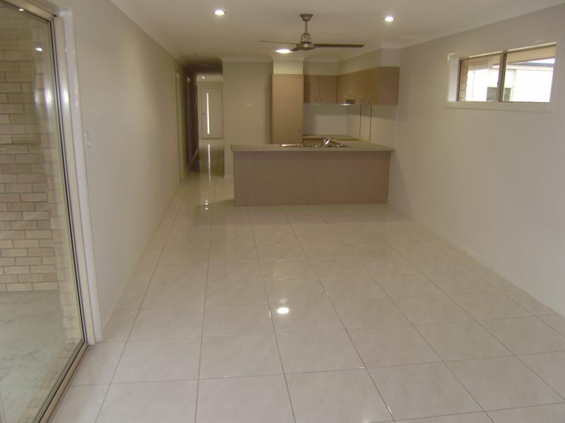 40 Lindeman  St, Springfield Lakes QLD 4300