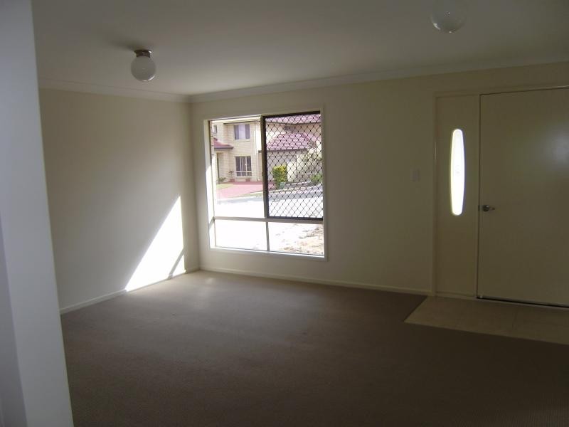 2 Dulcie Cl, Springfield Lakes QLD 4300