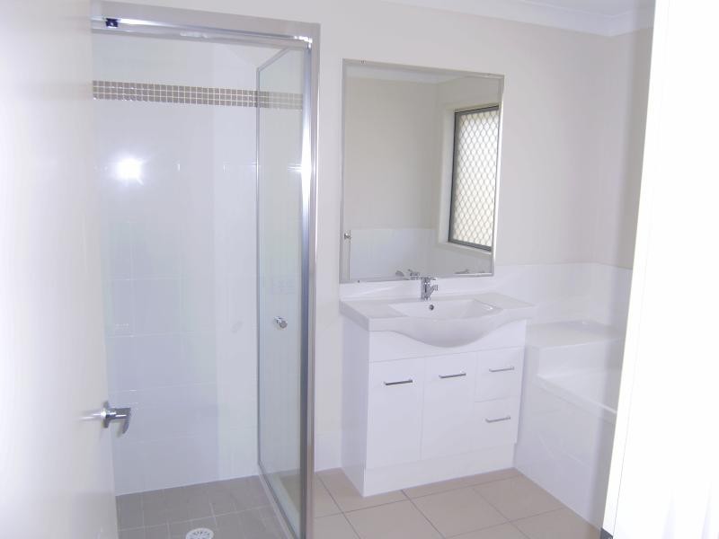 2 Dulcie Cl, Springfield Lakes QLD 4300