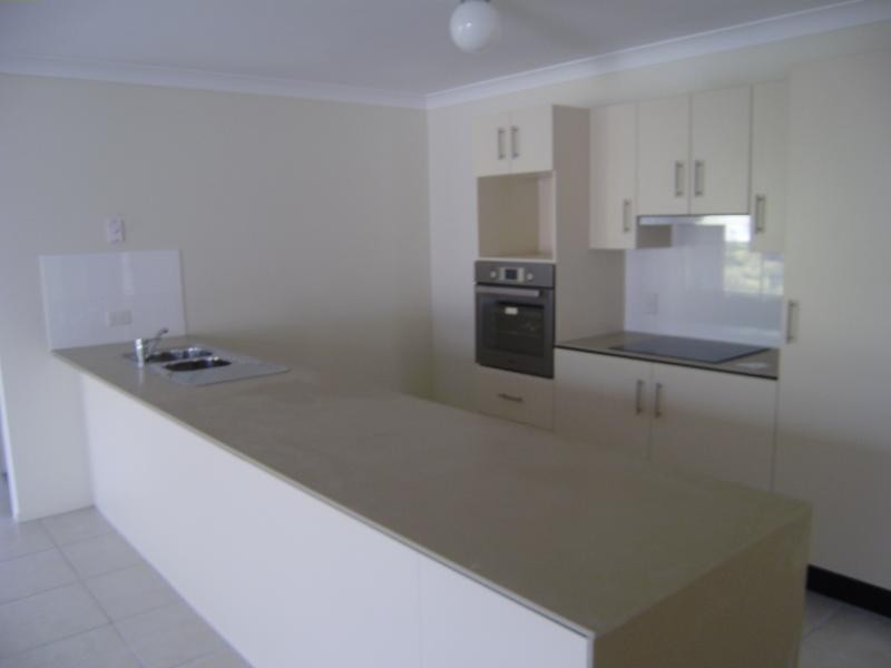 2 Dulcie Cl, Springfield Lakes QLD 4300