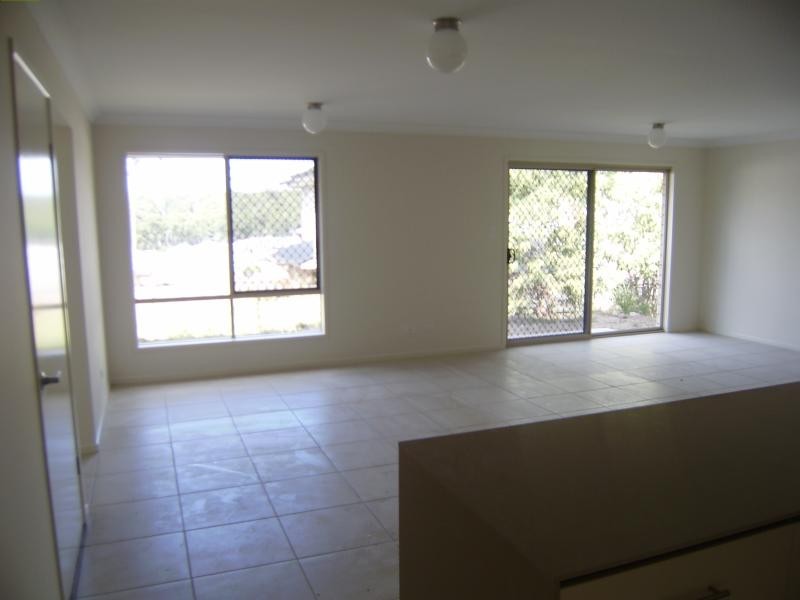 2 Dulcie Cl, Springfield Lakes QLD 4300