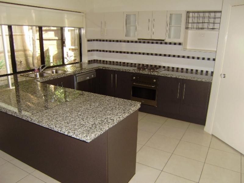 10 Ash Ave, Springfield Lakes QLD 4300