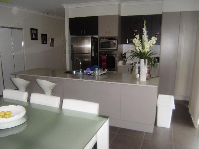 21 Ovals  Tce, Springfield Lakes QLD 4300