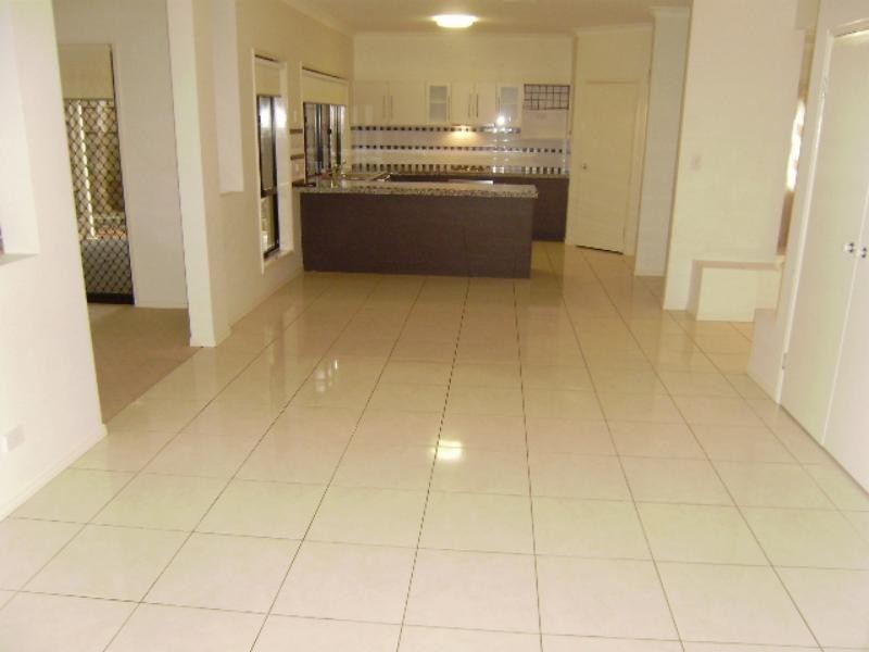 10 Ash Ave, Springfield Lakes QLD 4300