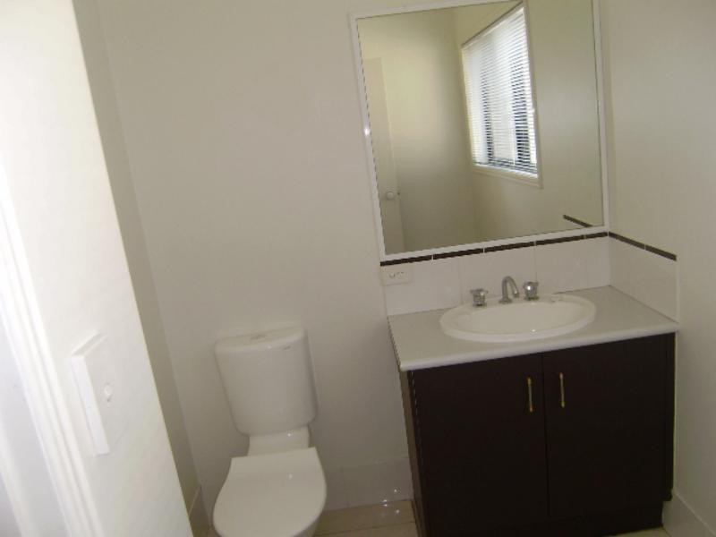10 Ash Ave, Springfield Lakes QLD 4300