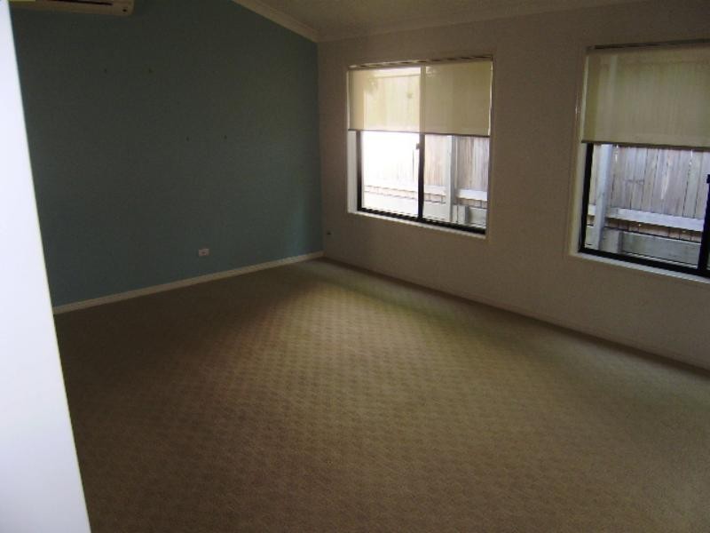 10 Ash Ave, Springfield Lakes QLD 4300