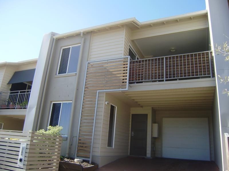 26 Escarpment Dr, Springfield Lakes QLD 4300
